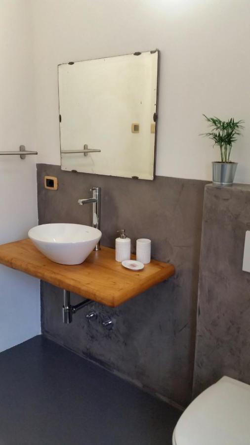 B&B Val Valerna Lezzeno Eksteriør billede